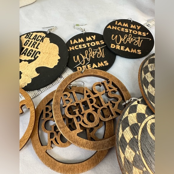 Large set of wooden ethnic vibe earrings BLM - Picture 4 of 5